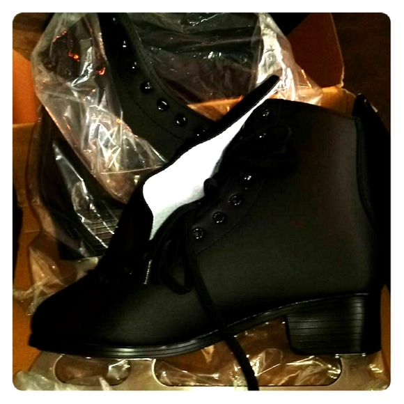 Figure skates